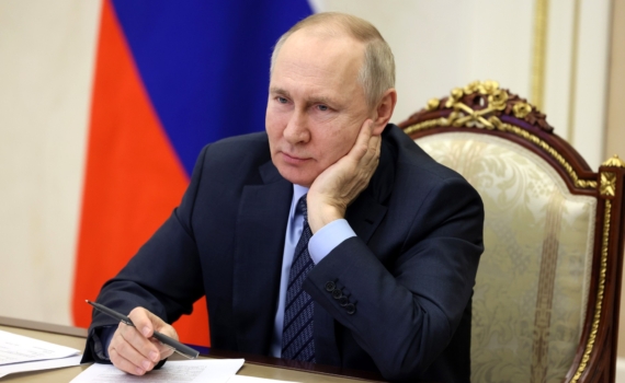 Путин взял на контроль вопросы безопасности населения в Курской области Путин взял на контроль вопросы безопасности населения в Курской области