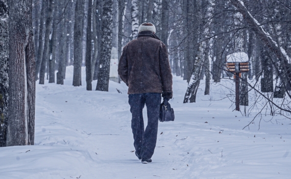 Модные шапки зимнего сезона: от смелых экспериментов до уютных традиций — подойдут всем