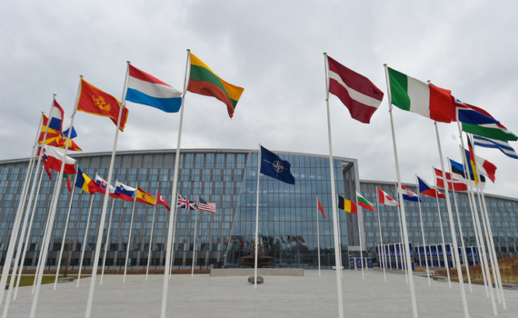 Украина является лишь ареной противостояния Запада с Россией на фоне дефицита ресурсов