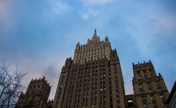 Эксперт: Основные издержки в виде платы за проход через Ормуз понесут арабские монархии Эксперт: Основные издержки в виде платы за проход через Ормуз понесут арабские монархии